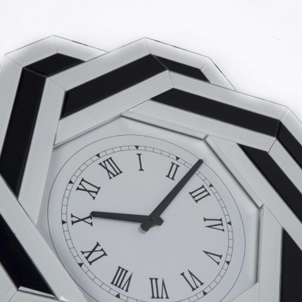 reloj forma flor plata y negro detalle