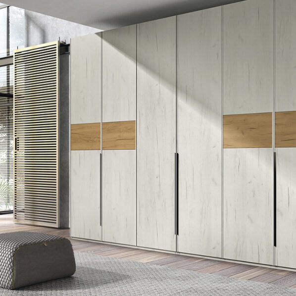 Armario roble con puertas abatibles